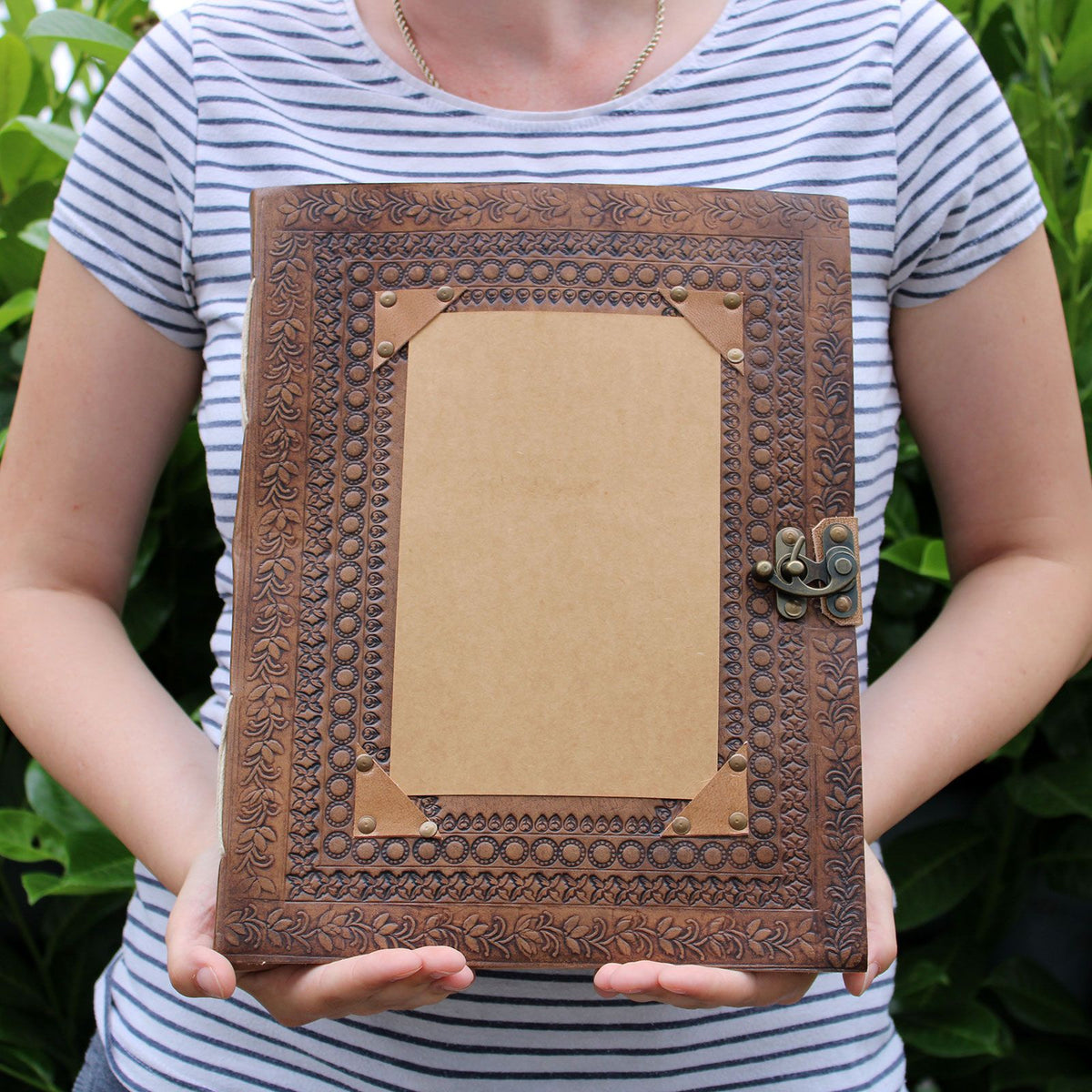 Huge Customisable Visitor Leather Book (25x32.5cm - 200 pages)